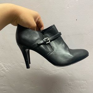 Nine West Black Heeled booties side zipper 7.5 W